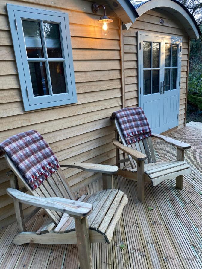 Chez Maurice Luxury Shepherds Hut With Bath And Hot Tub Kelling Bagian luar foto
