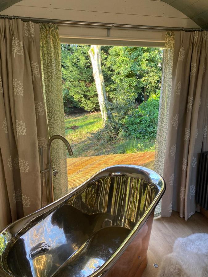 Chez Maurice Luxury Shepherds Hut With Bath And Hot Tub Kelling Bagian luar foto