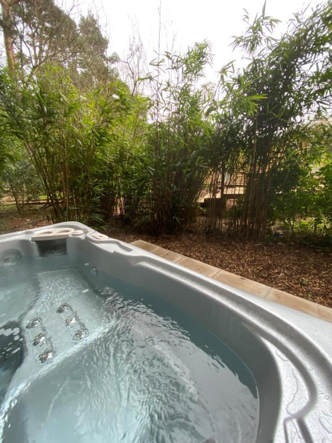 Chez Maurice Luxury Shepherds Hut With Bath And Hot Tub Kelling Bagian luar foto